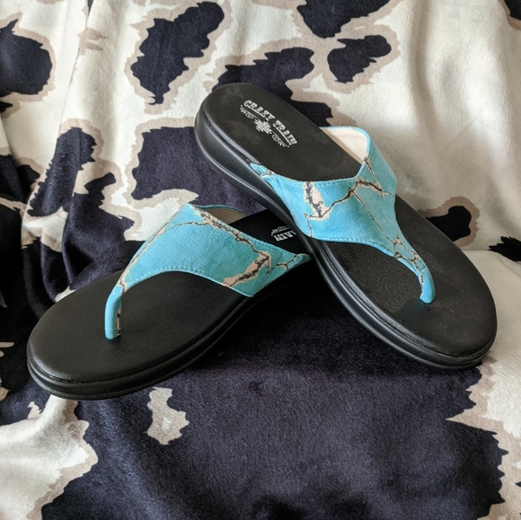 taos flip flops